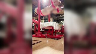 マゾを吊った状態のまま、ペニバンで犯す