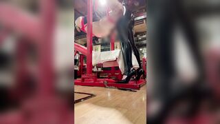 マゾを吊った状態のまま、ペニバンで犯す