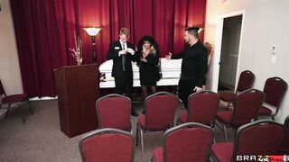Burying The Penis 10 Inch Deep Sex Film With Sally D'Angelo, Jimmy Michaels - Brazzers Official