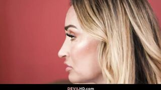 Dyke's Cumshot Cravings - Claudia Valentine & Steve Holmes