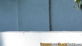 19 Year Old blows interracially and gets eaten out