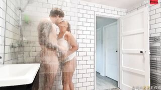 Shower Pranking Sex Sex Video With Beth Bennett - Brazzers Official