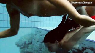 Horniest hottest dyke babes into the pool