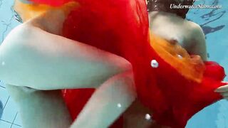 Horniest hottest dyke babes into the pool
