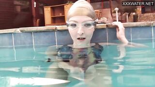 Emie Amfibia masturbates hard underwater