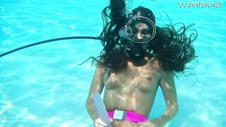 Nora Shmandora underwater dildo action