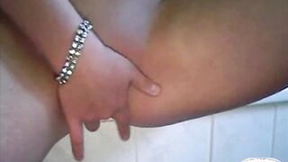 Selfmade-Teeny - alone with the sex toy into the restroom