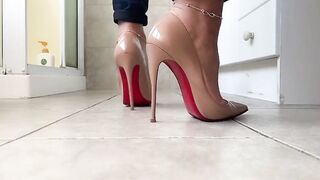 Louboutin So Kate Nude