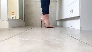 Louboutin So Kate Nude