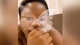 Itxqueen banging body gat me leaking (season greetings Fans )