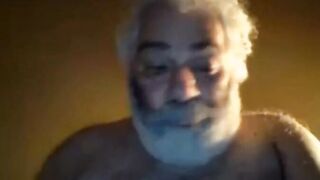 Hairy horny NY daddy bear jerks off on webcam