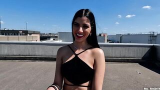 La Vénézuelienne Yenifer Chacon Baisée Publiquement En Anal et Double Penetration Par two Inconnus Qui L'ont Aidée !!!
