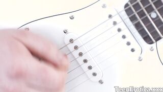 Sultry Teenagers Roxy Lips Takes It inside The Booty After Guitar Lesson