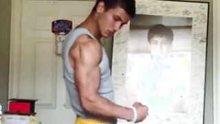Sexy Gym Stud Jerking Off