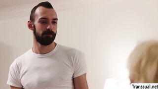 Lucky Bed seller analed by his TS client