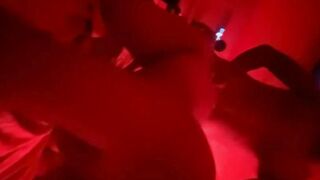 MI RICA VECINA ANDA CALIENTE Y ME HABLA PARA FOLLAR UN RATO Y QUITARLE LO CALIENTE