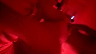 MI RICA VECINA ANDA CALIENTE Y ME HABLA PARA FOLLAR UN RATO Y QUITARLE LO CALIENTE