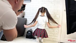 ШКОЛЬНИЦА ПРИШЛА НА ФОТОСЕССИЮ. ФОТОГРАФ ВЫЕБАЛ МОДЕЛЬ.