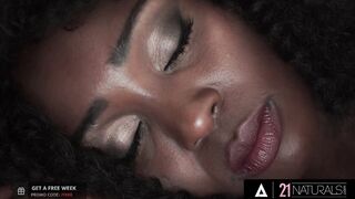 21 NATURALS - Hot African Zaawaadi Takes Her Man Penis Deep Inside Her Soak Vagina