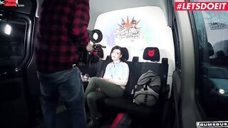 BUMSBUS - Scarlett Rose Takes Gigantic Black Cock In The Backseat - LETSDOEIT