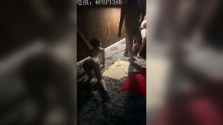 在酒店约骚货玩3P捆绑SM无套内射，自拍