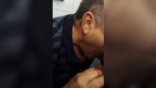 Baixinho me chupa ate gozar - 3 de 3