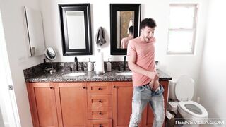Drenched Roommates Payton Preslee, Apollo Banks
