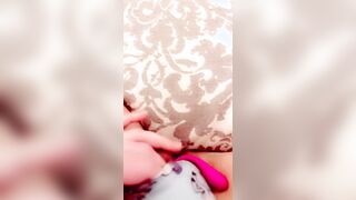 Talking about my outside pose kink and masturbating