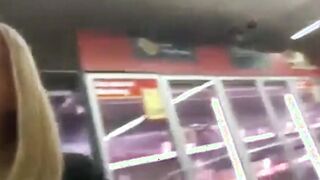 Blondine fickt im discounter und im auto