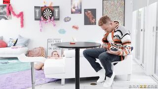 Fucking GF's Sex Vibrator-enjoys Roommates Sex Film With Van Wylde, Aubree Valentine, Jazmin Luv, Kaiia Eve - Brazzers Official