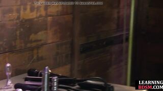 Electroplay domme shocks les sub during lesson