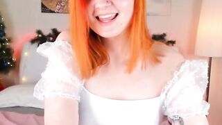 cute redhair web webcam skank can deep throat a huge sex dildo