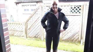 HeiBe deutsche Lesben Sex - Kussen und Fingern Muschi