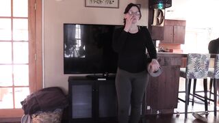 Filling the Hole into MILF's Yoga Pants