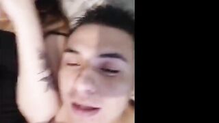 Canli yayinda karisinin agzina veriyor ve sikiyor