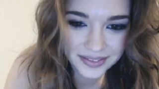 Gorgeous Cam Babe Get Naked and Masturbate