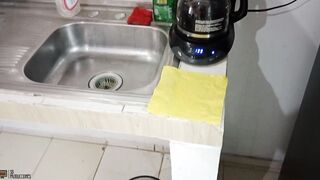 We take advantage of being home alone to pay off a debt-FULL STORY