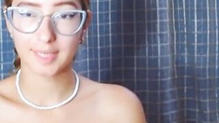 Nasty Babe Nails Her Creamy Pussy