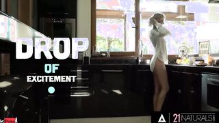 Natural Blondie Starts Her Day With Sex
