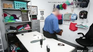 Shoplifter Aila Donovan must screwed Marcus in the office