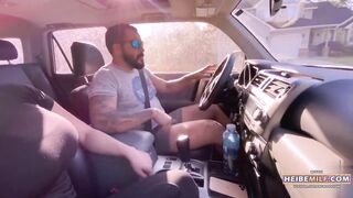 Saugen Sie einen Schwanz und endete mit Auto Fick.