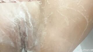 Rubbing my foamy pussy in bath