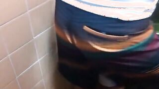 Caminhoneiros se pegando no banheiro