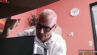 Por Debajo de la Mesa Scene With Johnny Sins, Lela Camgirl - Brazzers Official