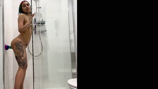 Inked barely legal gril fucking her sex sex toy into the shower
