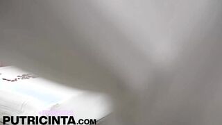 Slender chinese Beauty Putri Cinta Finger Fucked Her Bum Hole