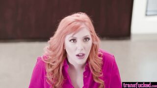 Tranny Jade Venus fucked two horny babes