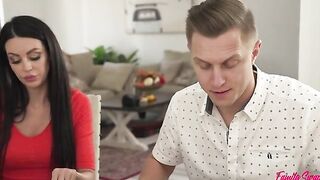 Everything Goes Wrong For Thanksgiving - S4:E2
