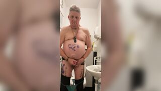 Public loo wank