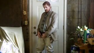 Str8 Israeli daddy jerk off in suit